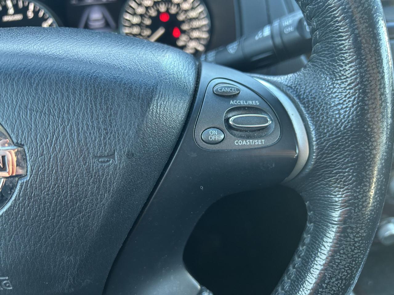 2015 Nissan Pathfinder SL Photo