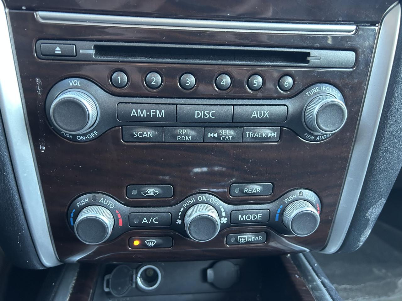 2015 Nissan Pathfinder SL Photo