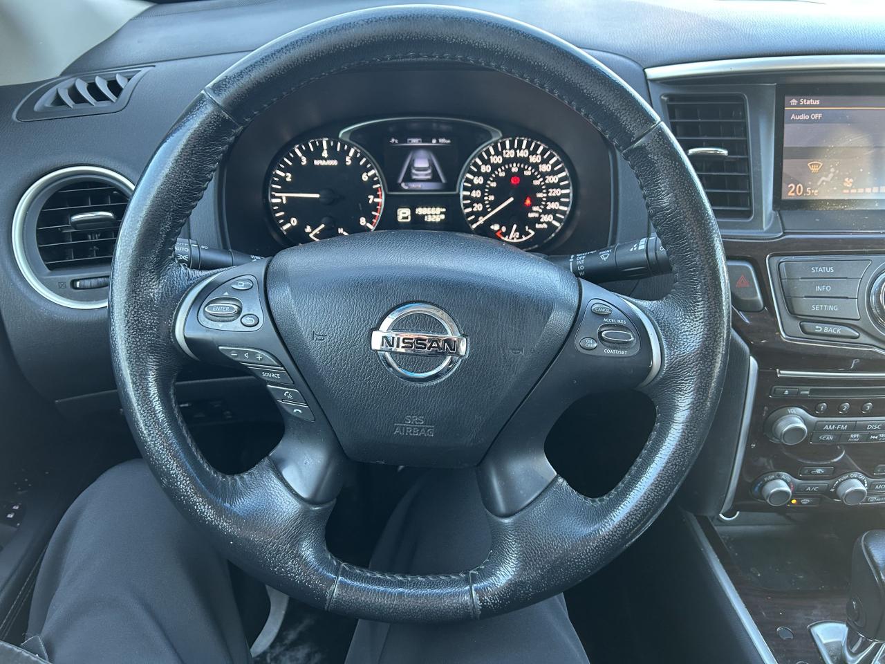 2015 Nissan Pathfinder SL Photo