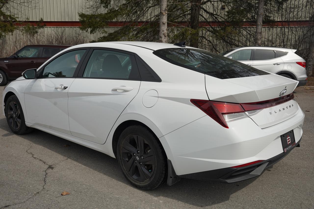 2022 Hyundai Elantra SEL Photo