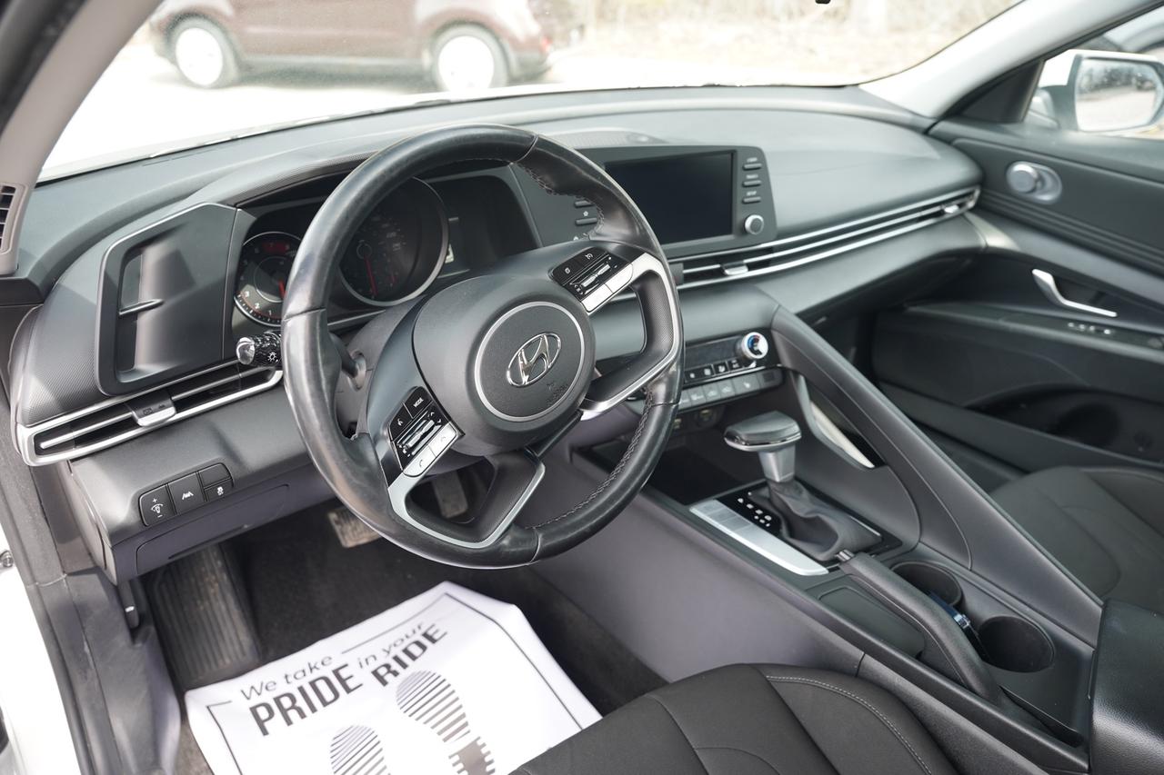 2022 Hyundai Elantra SEL Photo