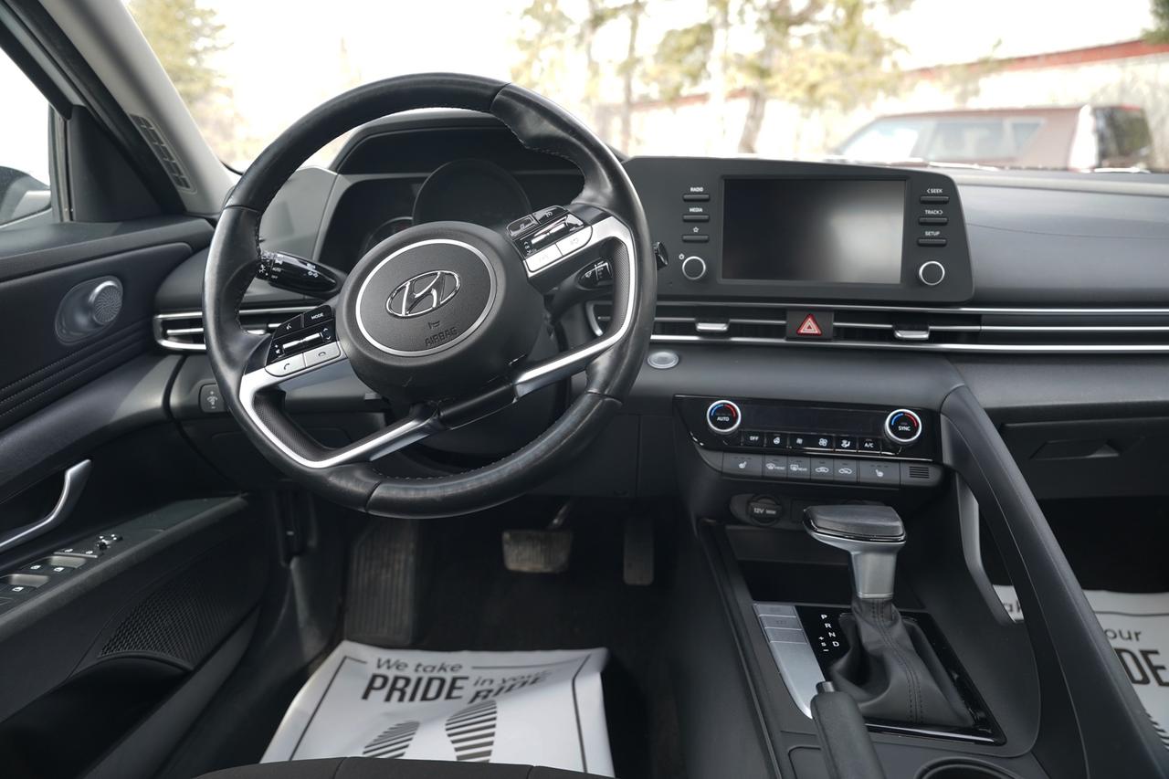 2022 Hyundai Elantra SEL Photo