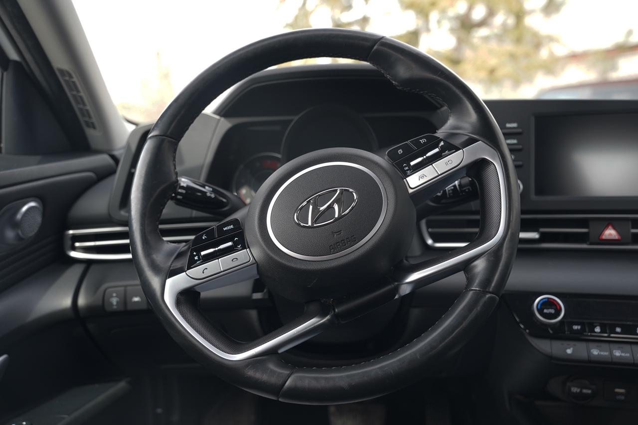 2022 Hyundai Elantra SEL Photo