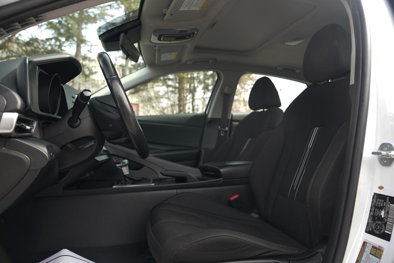 2022 Hyundai Elantra SEL Photo