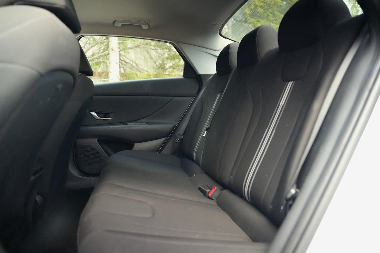 2022 Hyundai Elantra SEL Photo