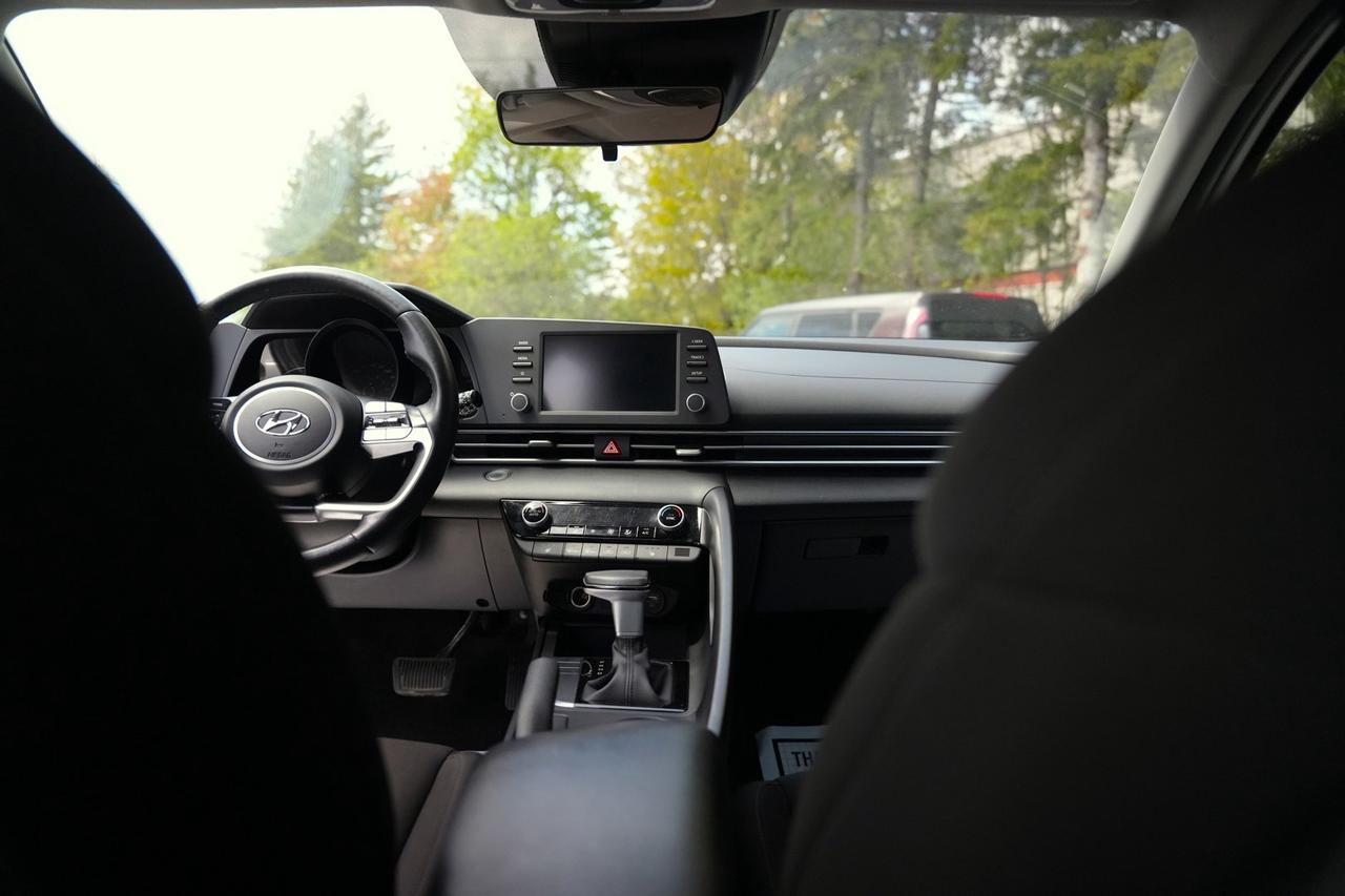 2022 Hyundai Elantra SEL Photo