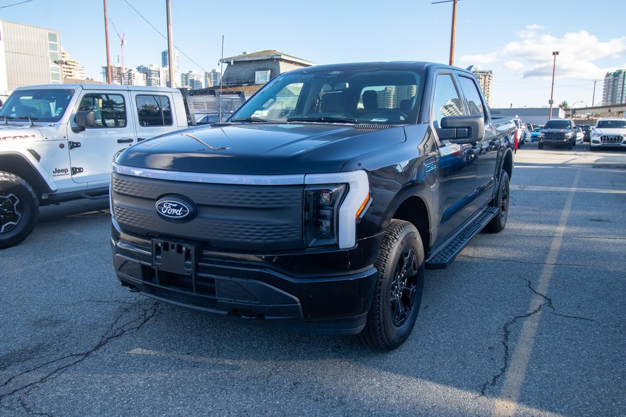 2025 Ford F-150 Lightning XLT 4WD SuperCrew 5.5' Box Photo0