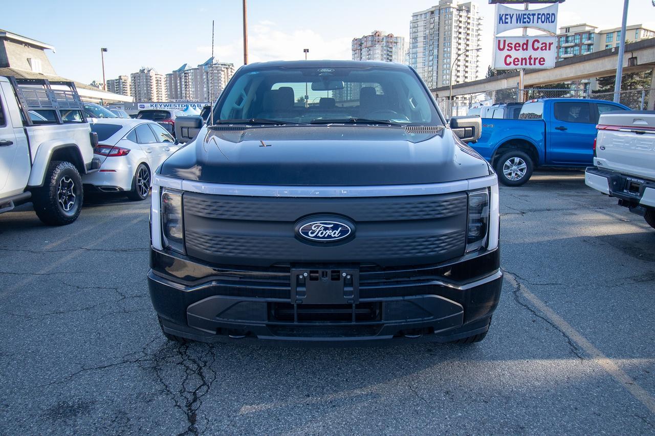 2025 Ford F-150 Lightning XLT 4WD SuperCrew 5.5' Box Photo2