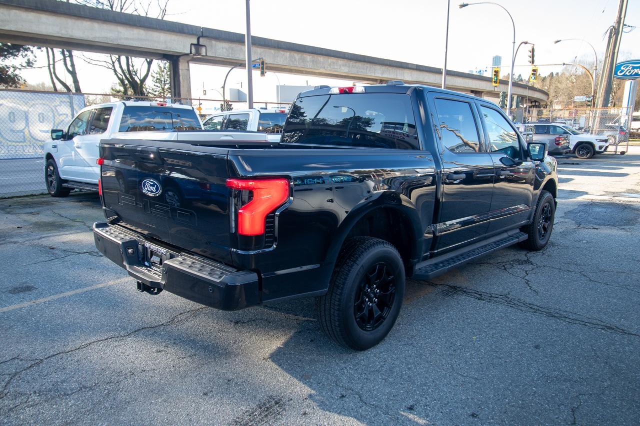 2025 Ford F-150 Lightning XLT 4WD SuperCrew 5.5' Box Photo4