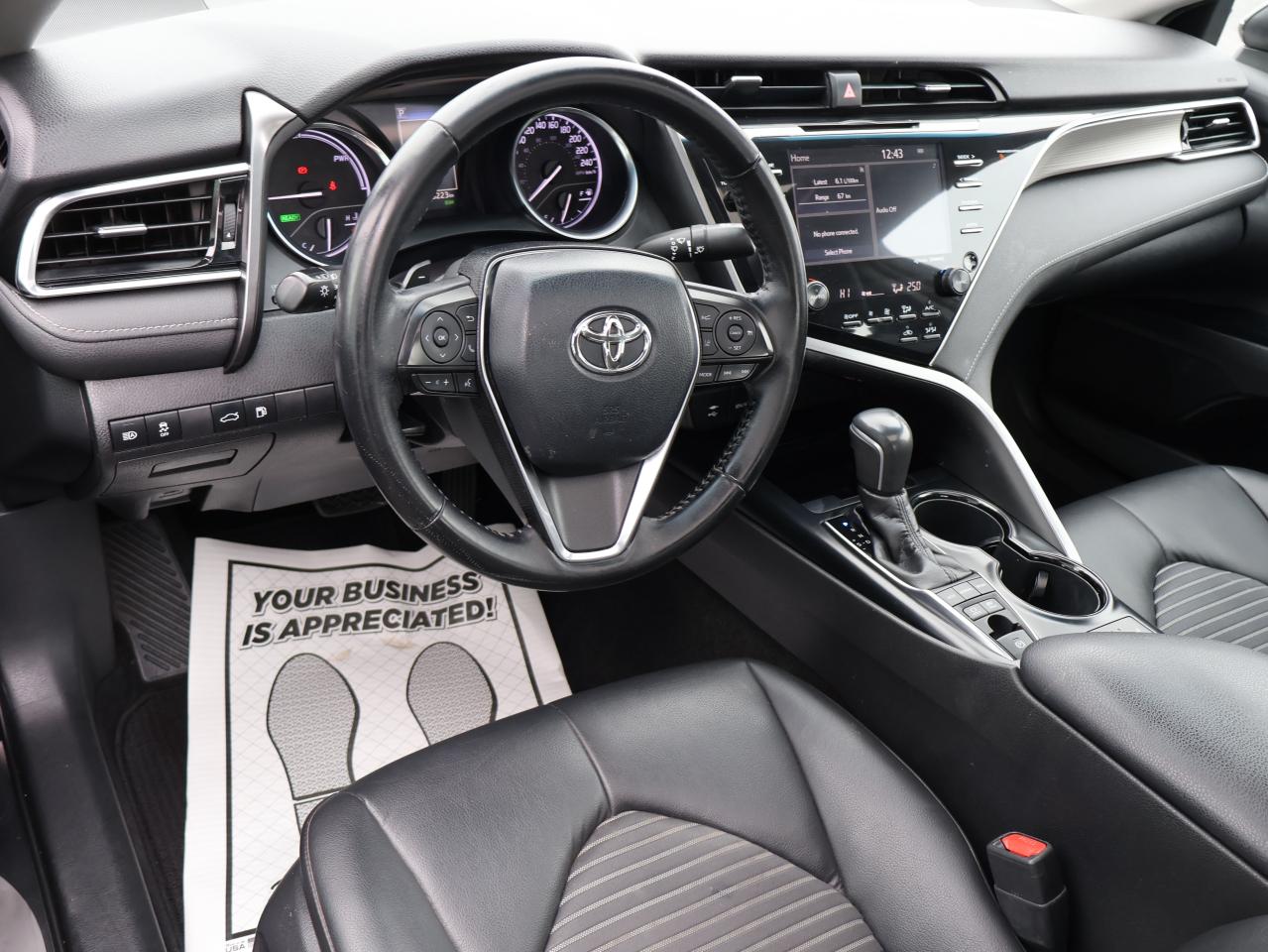 2018 Toyota Camry HYBRID SE HYBRID CERTIFIED CAMERA BLUETOOTH LEATHER HEATED SEATS SUNROOF CRUISE ALLOYS Photo