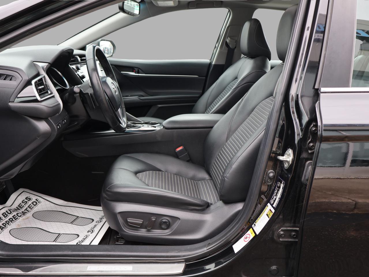 2018 Toyota Camry HYBRID SE HYBRID CERTIFIED CAMERA BLUETOOTH LEATHER HEATED SEATS SUNROOF CRUISE ALLOYS Photo