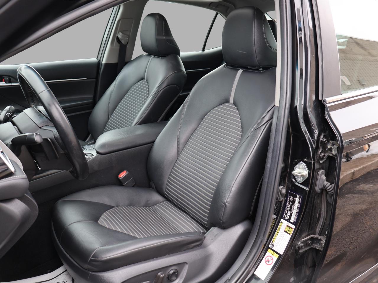 2018 Toyota Camry HYBRID SE HYBRID CERTIFIED CAMERA BLUETOOTH LEATHER HEATED SEATS SUNROOF CRUISE ALLOYS Photo