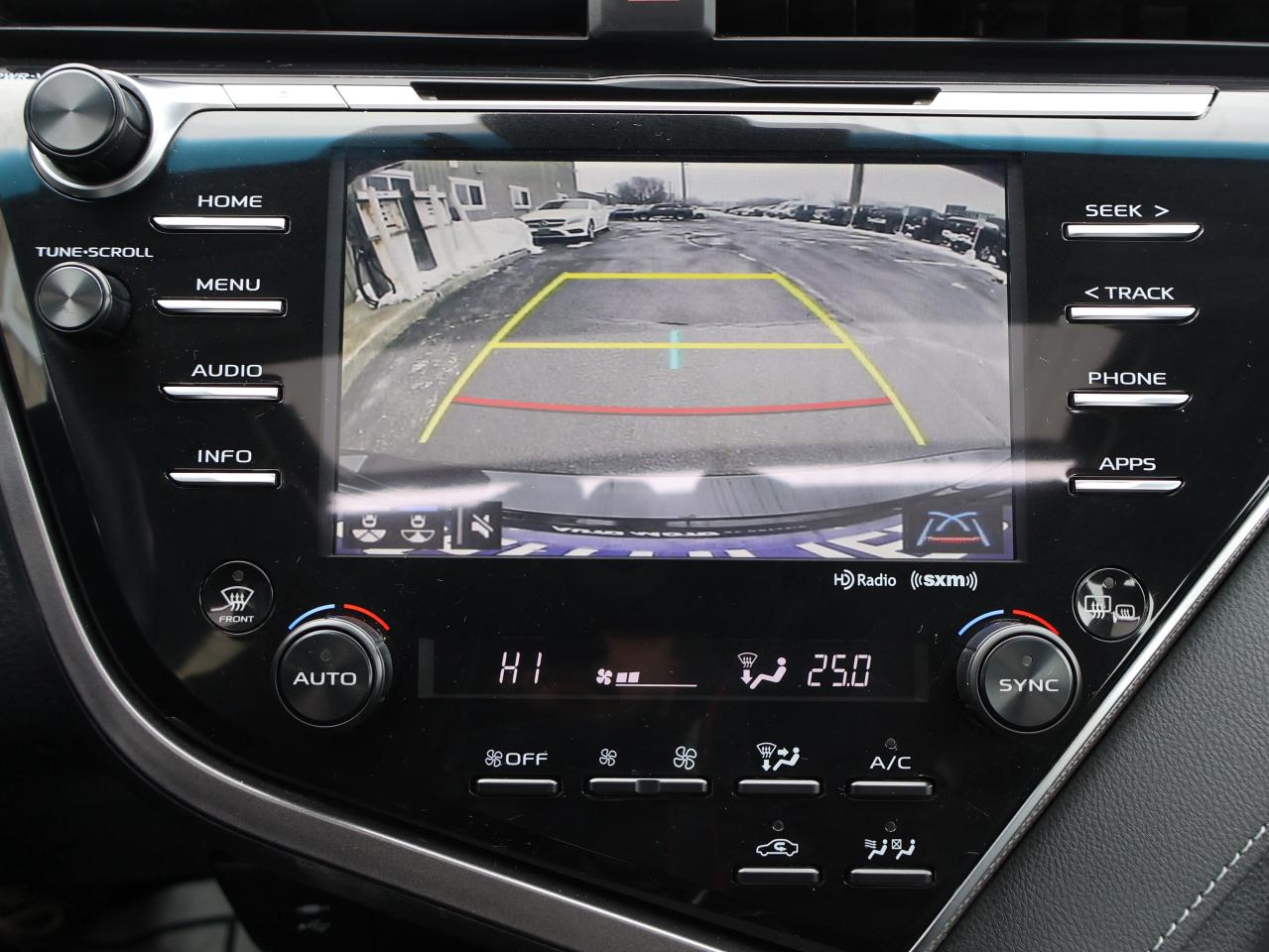 2018 Toyota Camry HYBRID SE HYBRID CERTIFIED CAMERA BLUETOOTH LEATHER HEATED SEATS SUNROOF CRUISE ALLOYS Photo