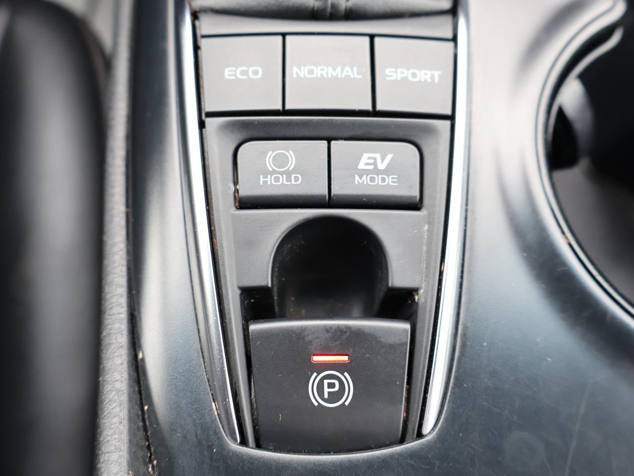 2018 Toyota Camry HYBRID SE HYBRID CERTIFIED CAMERA BLUETOOTH LEATHER HEATED SEATS SUNROOF CRUISE ALLOYS Photo