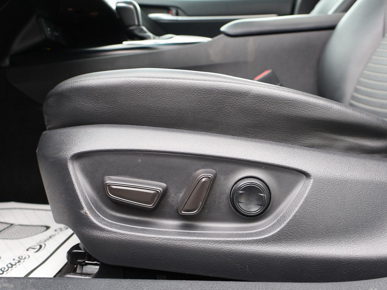 2018 Toyota Camry HYBRID SE HYBRID CERTIFIED CAMERA BLUETOOTH LEATHER HEATED SEATS SUNROOF CRUISE ALLOYS Photo