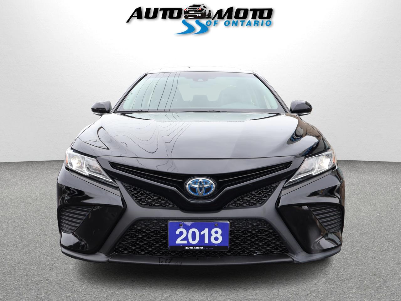 2018 Toyota Camry HYBRID SE HYBRID CERTIFIED CAMERA BLUETOOTH LEATHER HEATED SEATS SUNROOF CRUISE ALLOYS Photo2