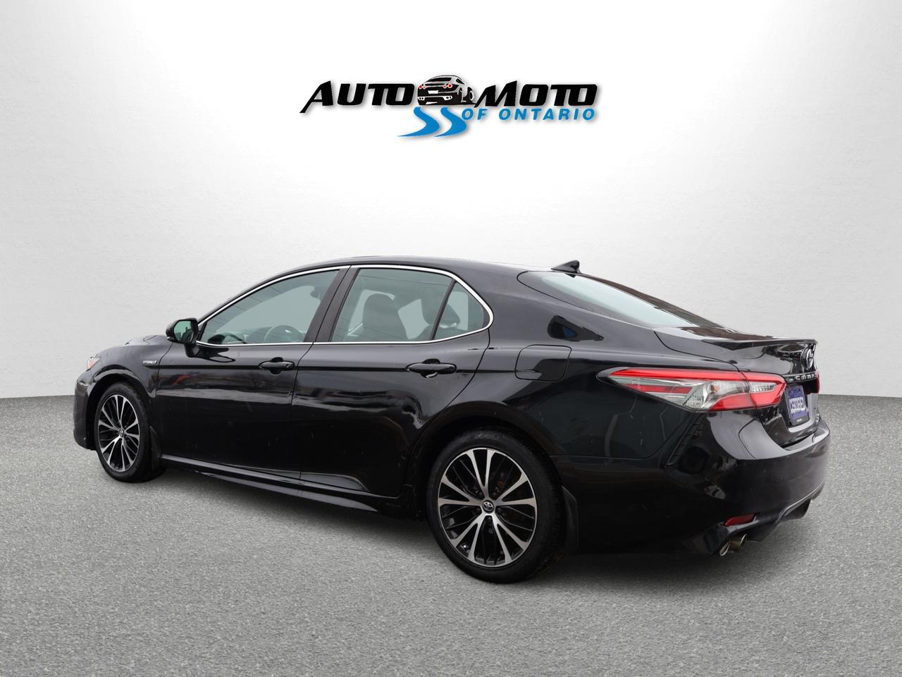 2018 Toyota Camry HYBRID SE HYBRID CERTIFIED CAMERA BLUETOOTH LEATHER HEATED SEATS SUNROOF CRUISE ALLOYS Photo