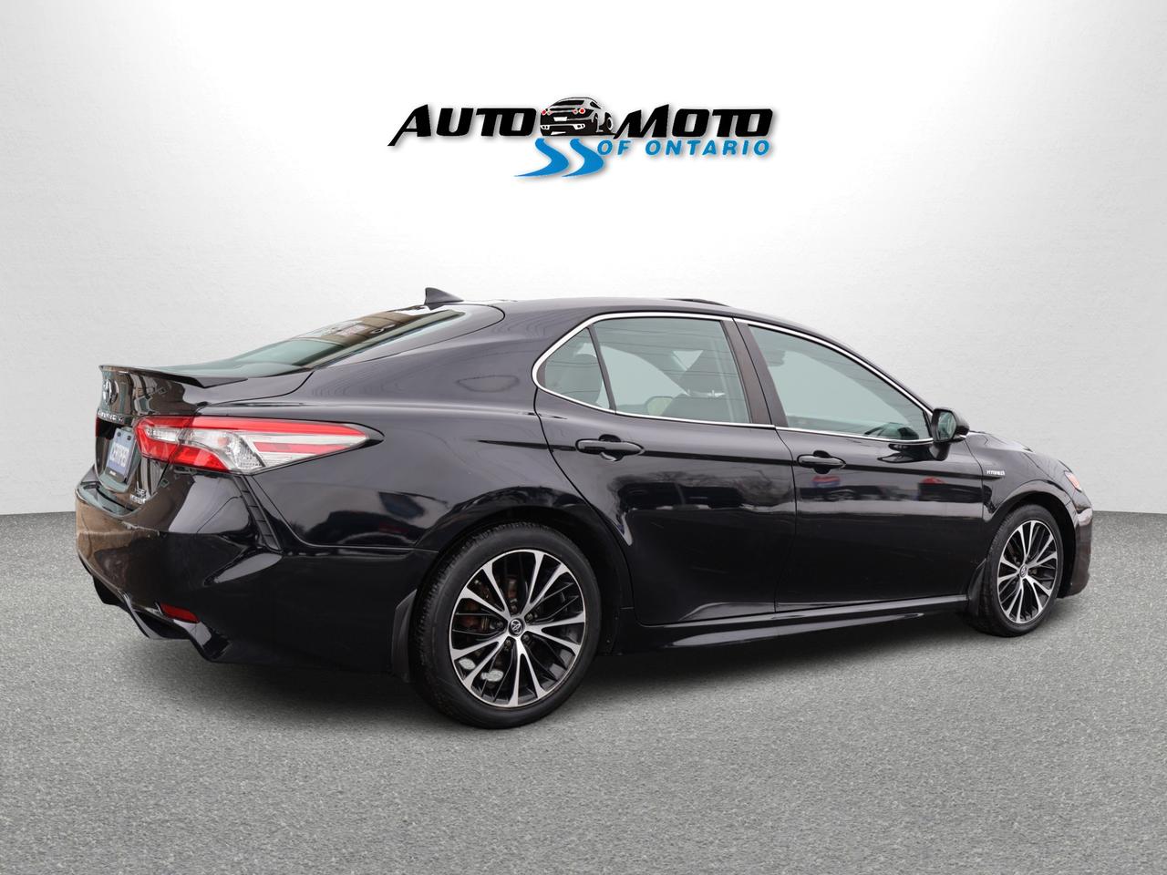 2018 Toyota Camry HYBRID SE HYBRID CERTIFIED CAMERA BLUETOOTH LEATHER HEATED SEATS SUNROOF CRUISE ALLOYS Photo