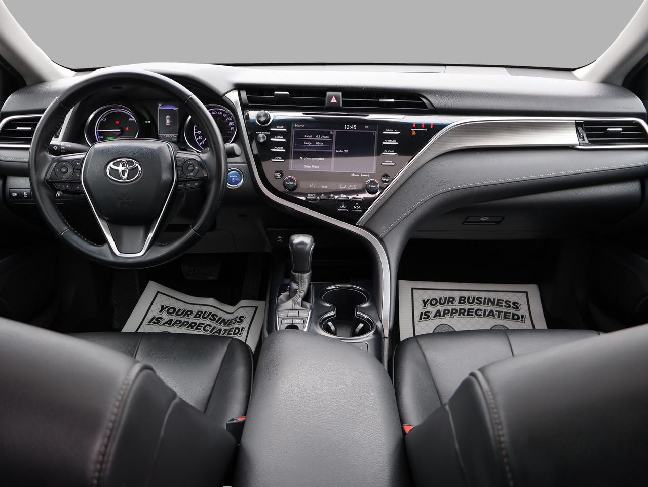 2018 Toyota Camry HYBRID SE HYBRID CERTIFIED CAMERA BLUETOOTH LEATHER HEATED SEATS SUNROOF CRUISE ALLOYS Photo