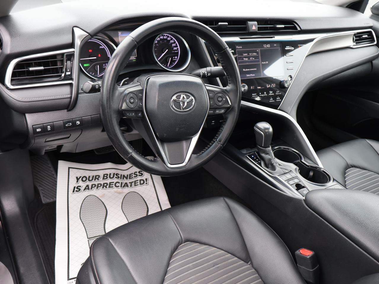 2018 Toyota Camry HYBRID SE HYBRID CERTIFIED CAMERA BLUETOOTH LEATHER HEATED SEATS SUNROOF CRUISE ALLOYS Photo