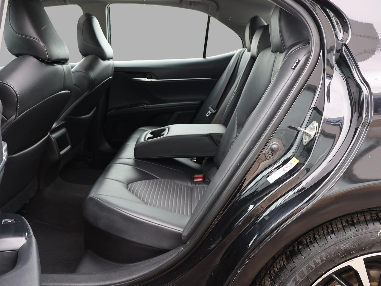 2018 Toyota Camry HYBRID SE HYBRID CERTIFIED CAMERA BLUETOOTH LEATHER HEATED SEATS SUNROOF CRUISE ALLOYS Photo