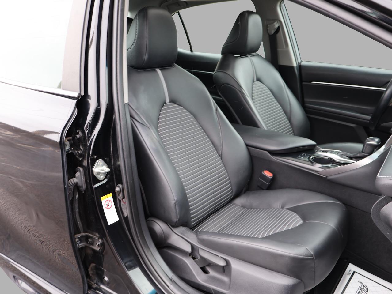 2018 Toyota Camry HYBRID SE HYBRID CERTIFIED CAMERA BLUETOOTH LEATHER HEATED SEATS SUNROOF CRUISE ALLOYS Photo