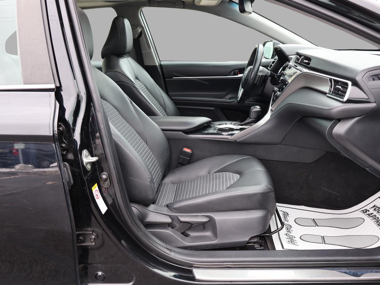 2018 Toyota Camry HYBRID SE HYBRID CERTIFIED CAMERA BLUETOOTH LEATHER HEATED SEATS SUNROOF CRUISE ALLOYS Photo