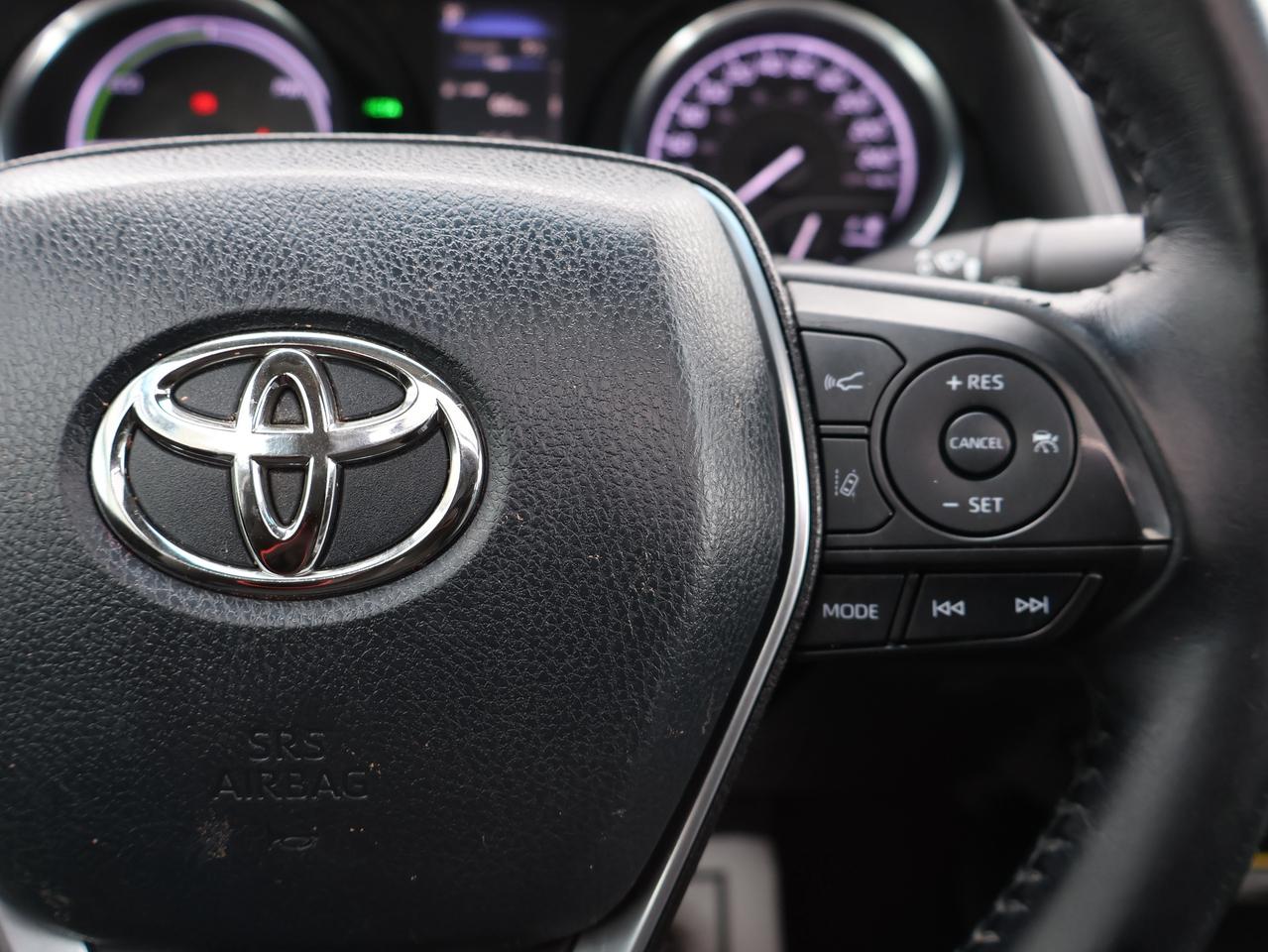 2018 Toyota Camry HYBRID SE HYBRID CERTIFIED CAMERA BLUETOOTH LEATHER HEATED SEATS SUNROOF CRUISE ALLOYS Photo