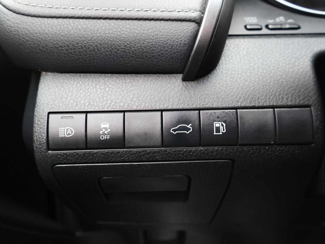 2018 Toyota Camry HYBRID SE HYBRID CERTIFIED CAMERA BLUETOOTH LEATHER HEATED SEATS SUNROOF CRUISE ALLOYS Photo