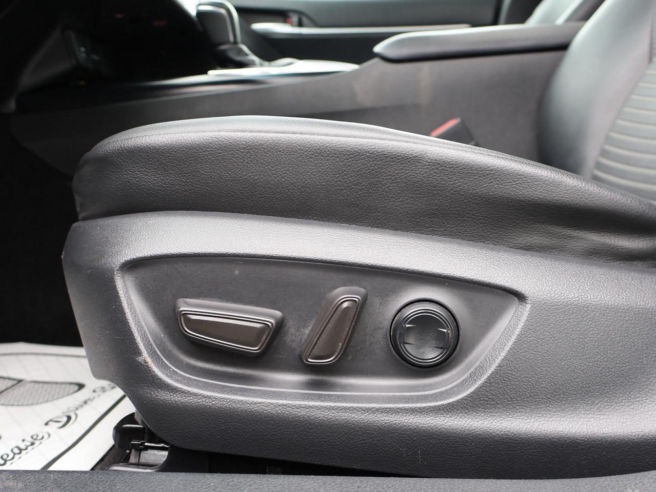 2018 Toyota Camry HYBRID SE HYBRID CERTIFIED CAMERA BLUETOOTH LEATHER HEATED SEATS SUNROOF CRUISE ALLOYS Photo