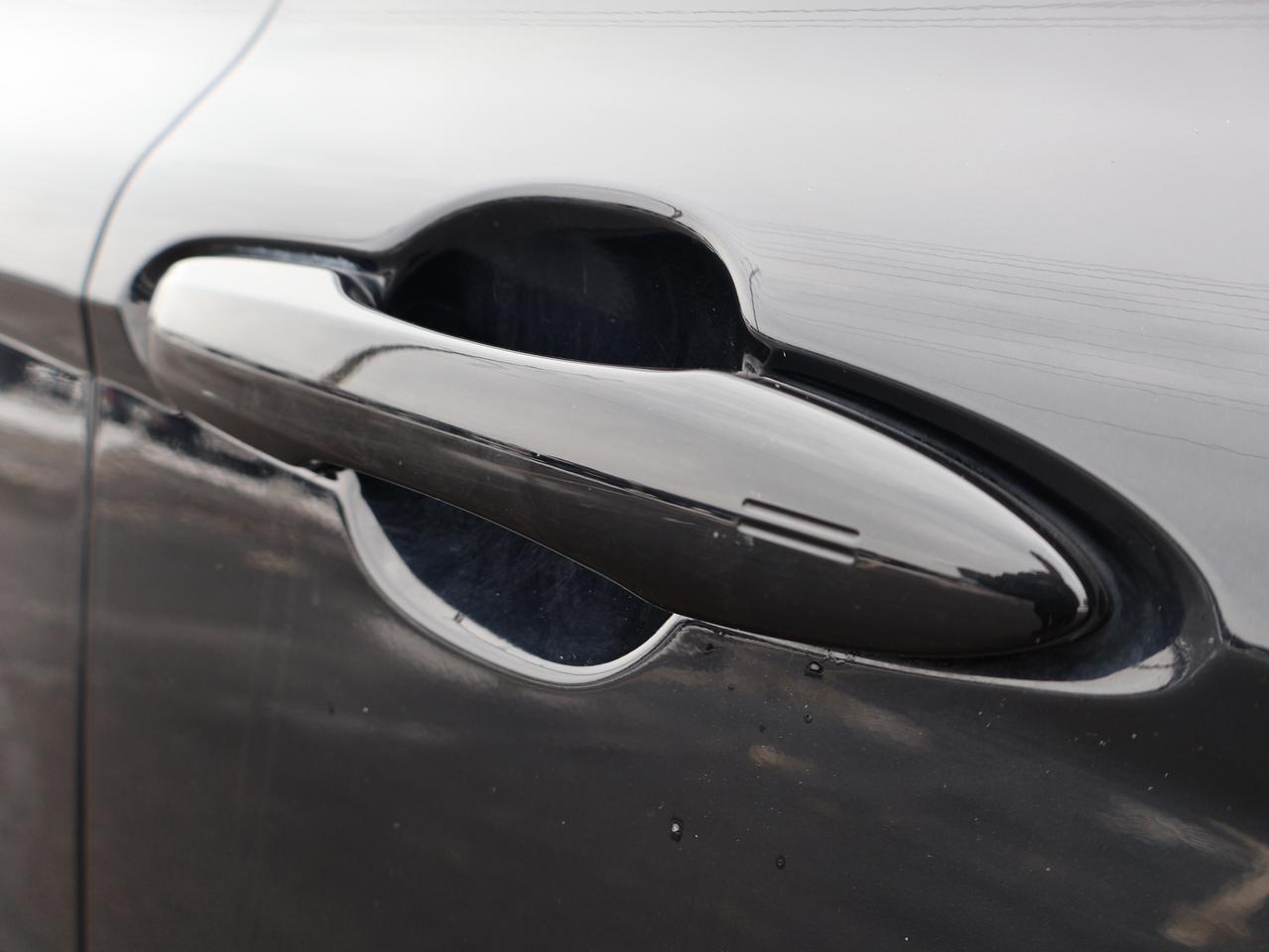 2018 Toyota Camry HYBRID SE HYBRID CERTIFIED CAMERA BLUETOOTH LEATHER HEATED SEATS SUNROOF CRUISE ALLOYS Photo