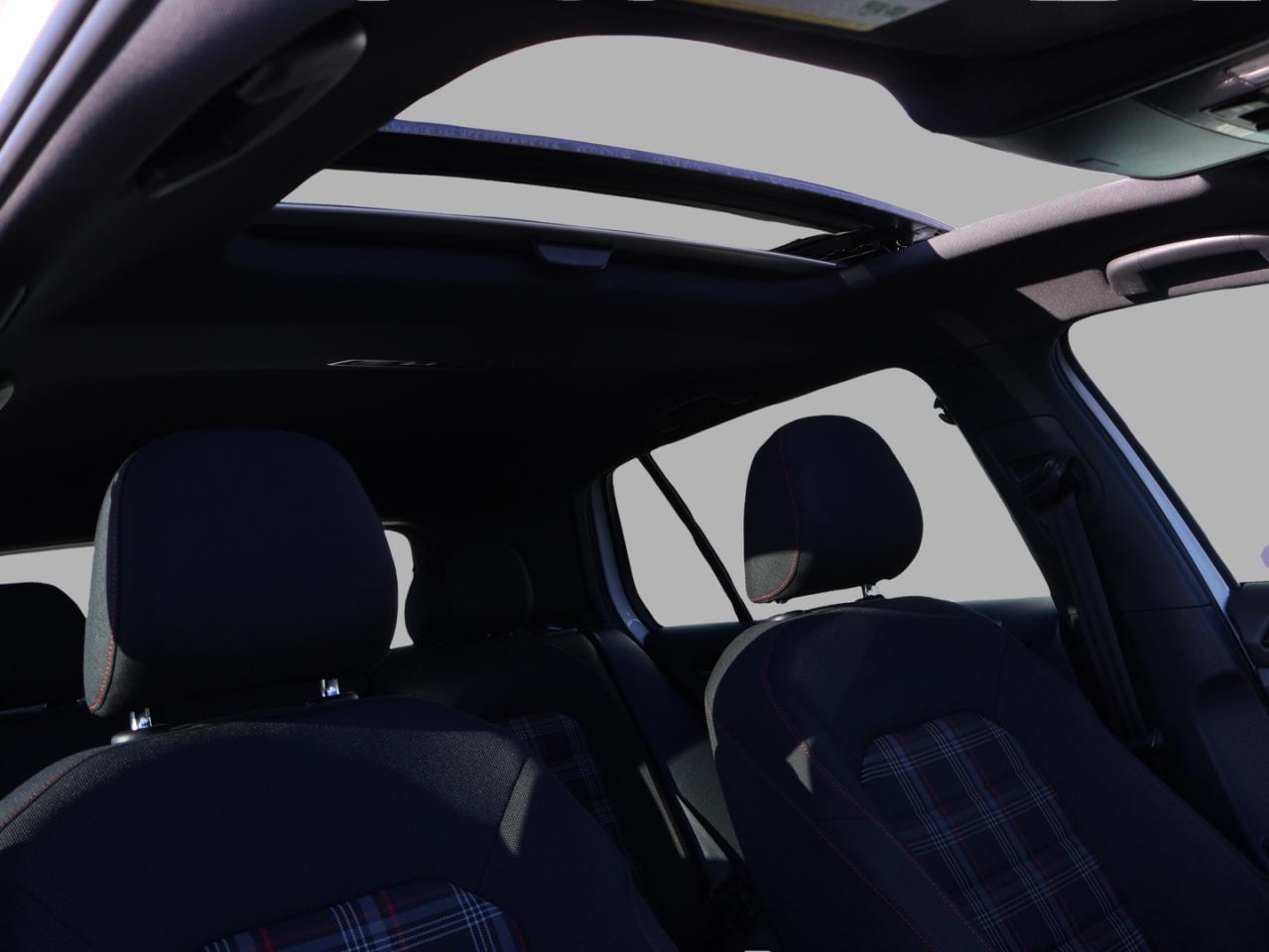 2016 Volkswagen GTI GTI DSG AUTOBAHN CERTIFIED *ACCIDENT FREE*V.W MAINTAIN* CAMERA NAV BLUETOOTH HEATED SEATS SUNROOF CRUISE ALLOYS Photo