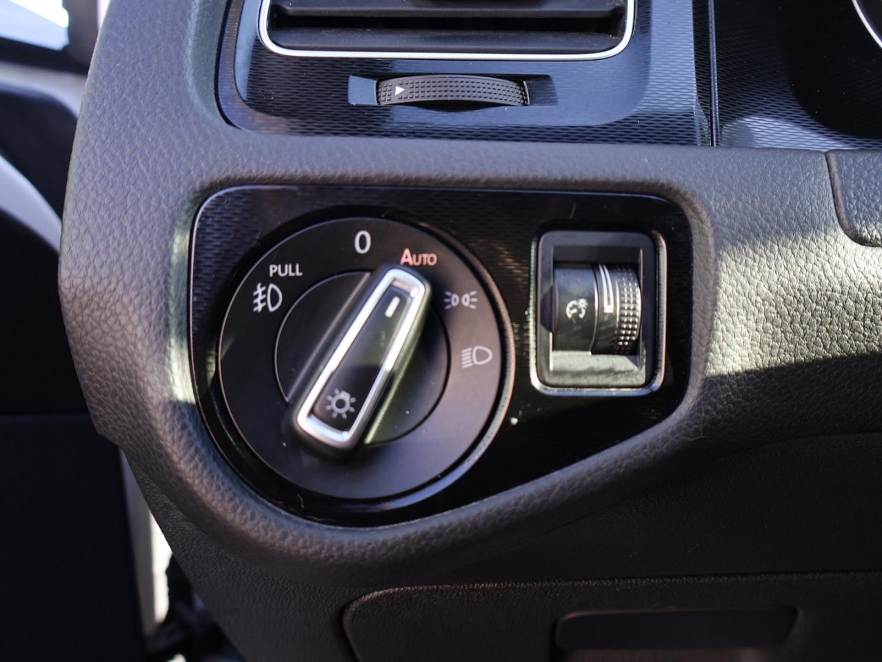 2016 Volkswagen GTI GTI DSG AUTOBAHN CERTIFIED *ACCIDENT FREE*V.W MAINTAIN* CAMERA NAV BLUETOOTH HEATED SEATS SUNROOF CRUISE ALLOYS Photo