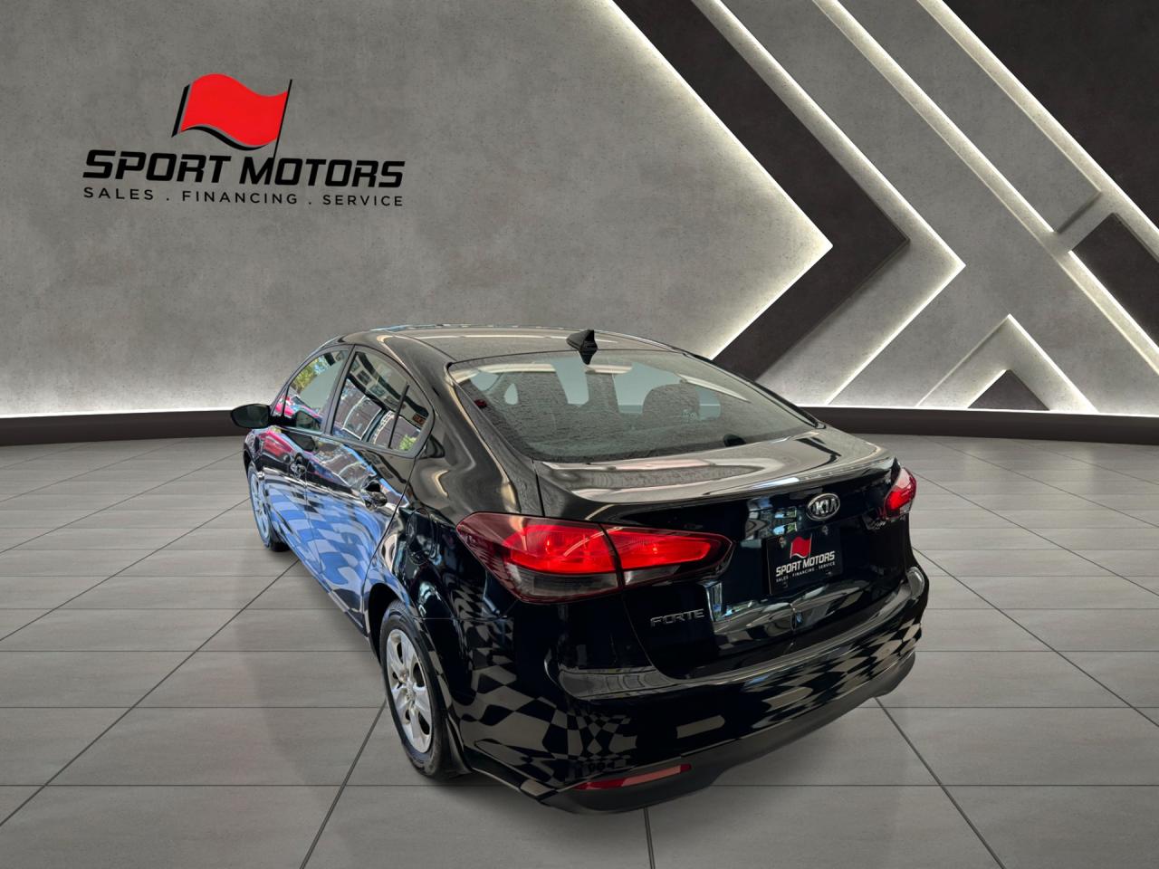 2017 Kia Forte LX+Camera+Heated Seats+ApplePlay+CLEAN CARFAX Photo4