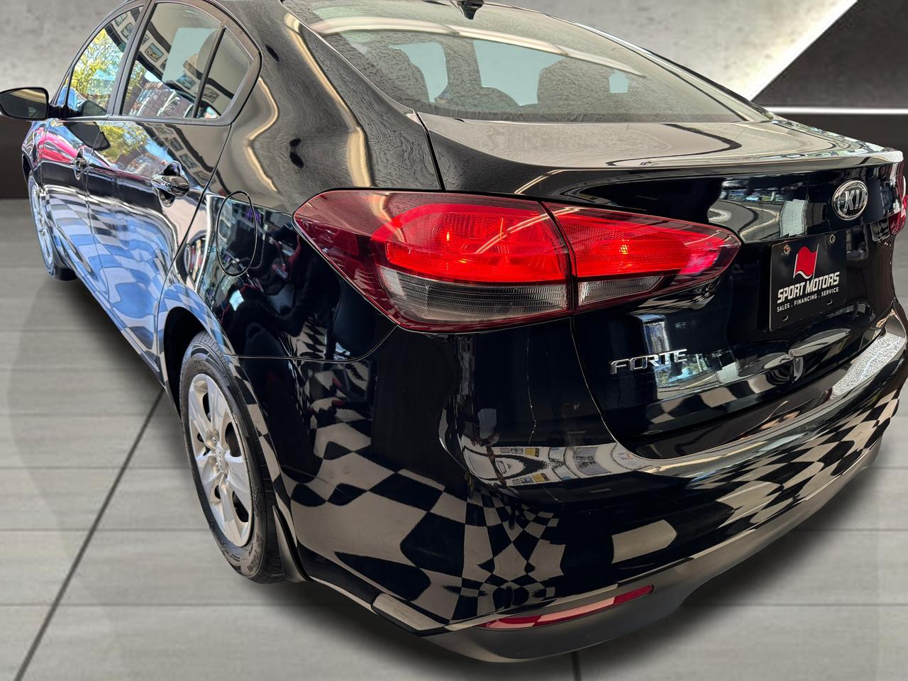 2017 Kia Forte LX+Camera+Heated Seats+ApplePlay+CLEAN CARFAX Photo