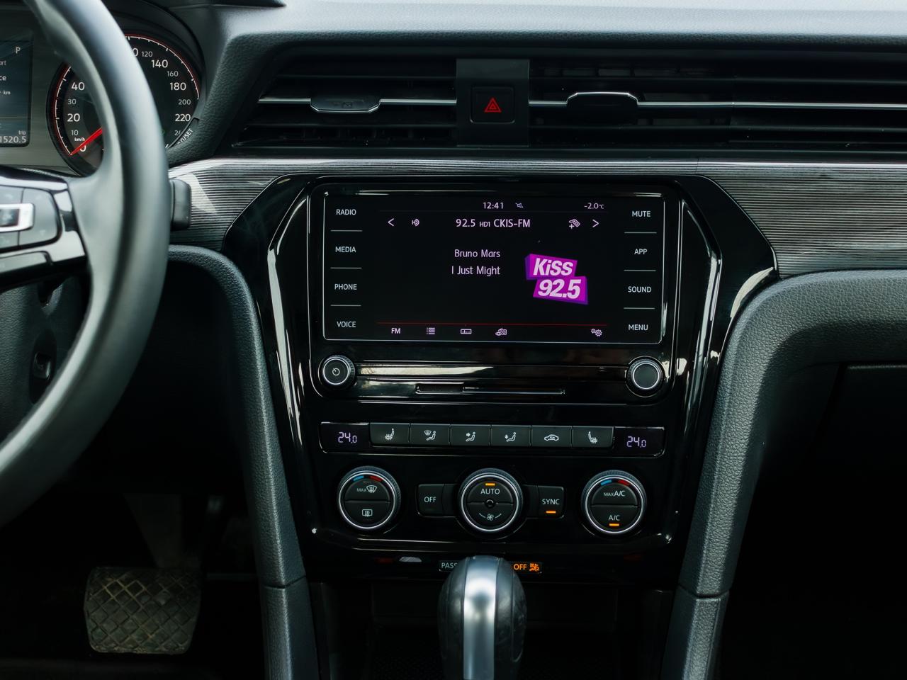 2021 Volkswagen Passat Highline| CLEAN CARFAX| NO ACCIDENTS| Photo