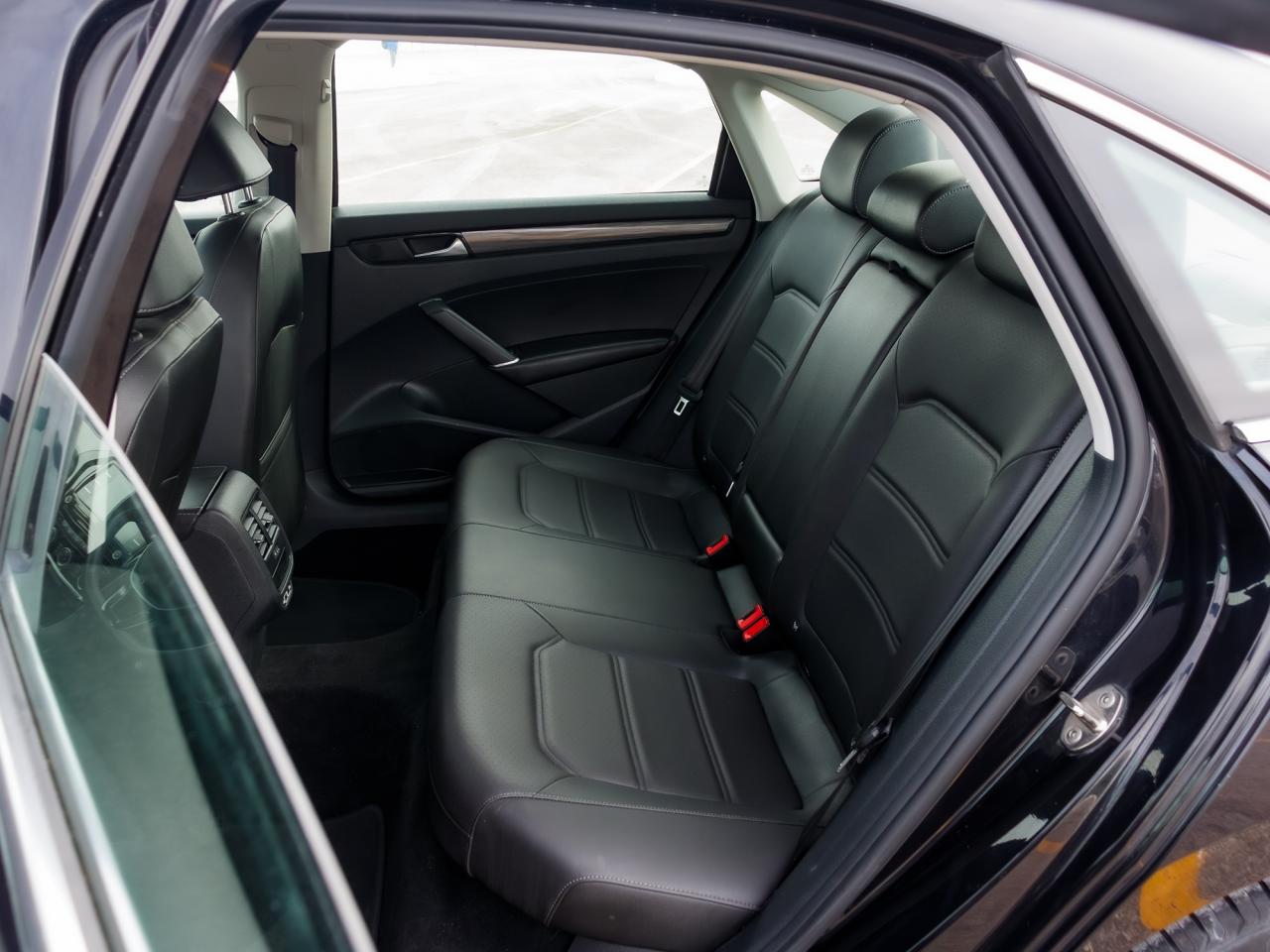 2021 Volkswagen Passat Highline| CLEAN CARFAX| NO ACCIDENTS| Photo