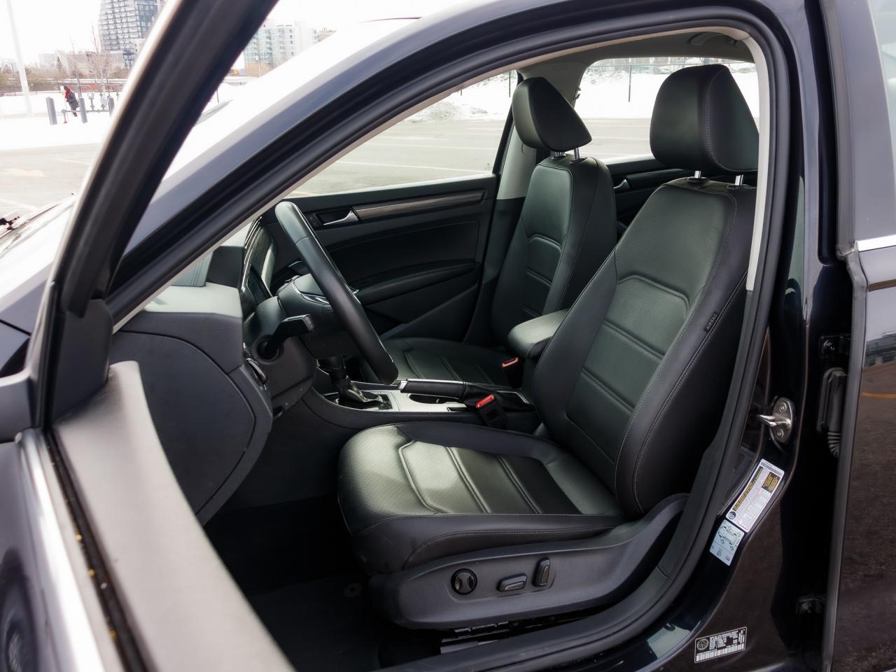 2021 Volkswagen Passat Highline| CLEAN CARFAX| NO ACCIDENTS| Photo