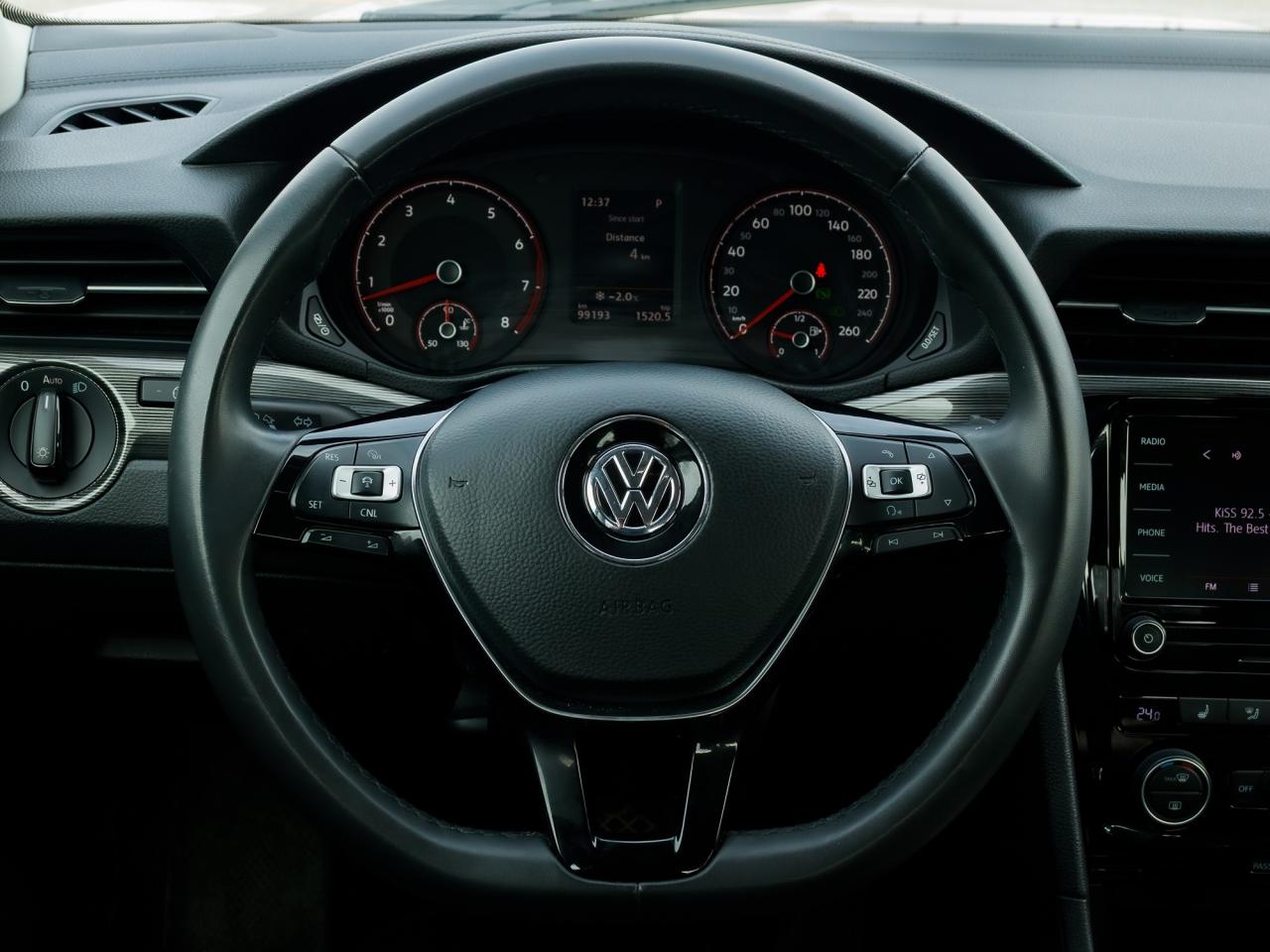 2021 Volkswagen Passat Highline| CLEAN CARFAX| NO ACCIDENTS| Photo