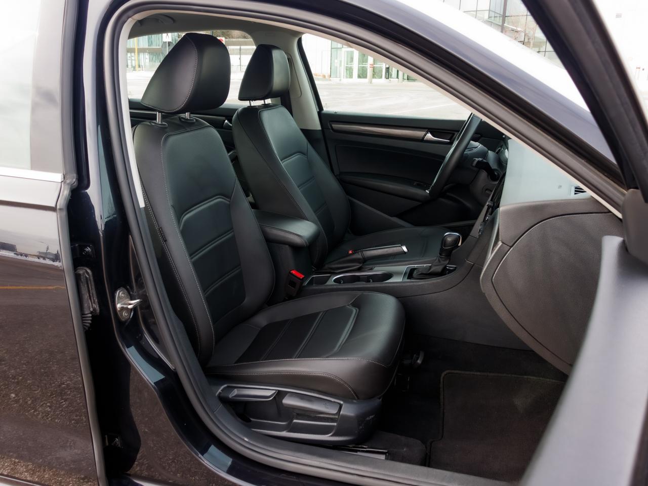 2021 Volkswagen Passat Highline| CLEAN CARFAX| NO ACCIDENTS| Photo