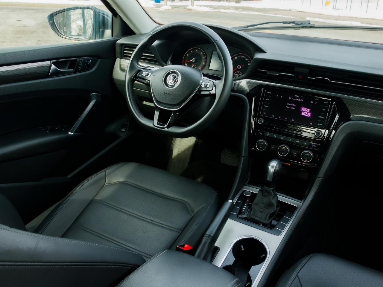 2021 Volkswagen Passat Highline| CLEAN CARFAX| NO ACCIDENTS| Photo