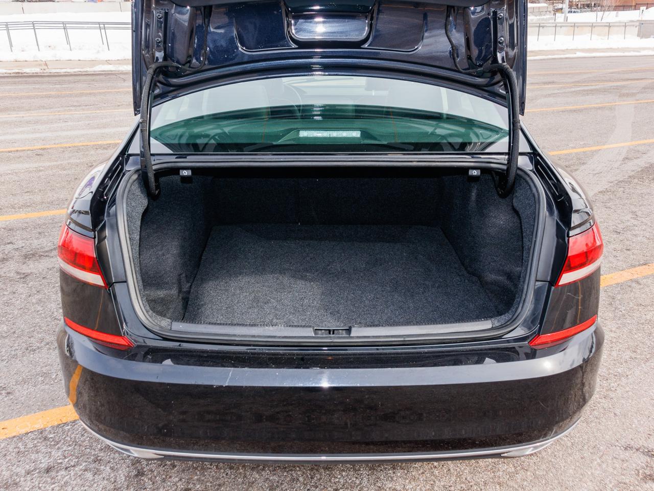 2021 Volkswagen Passat Highline| CLEAN CARFAX| NO ACCIDENTS| Photo