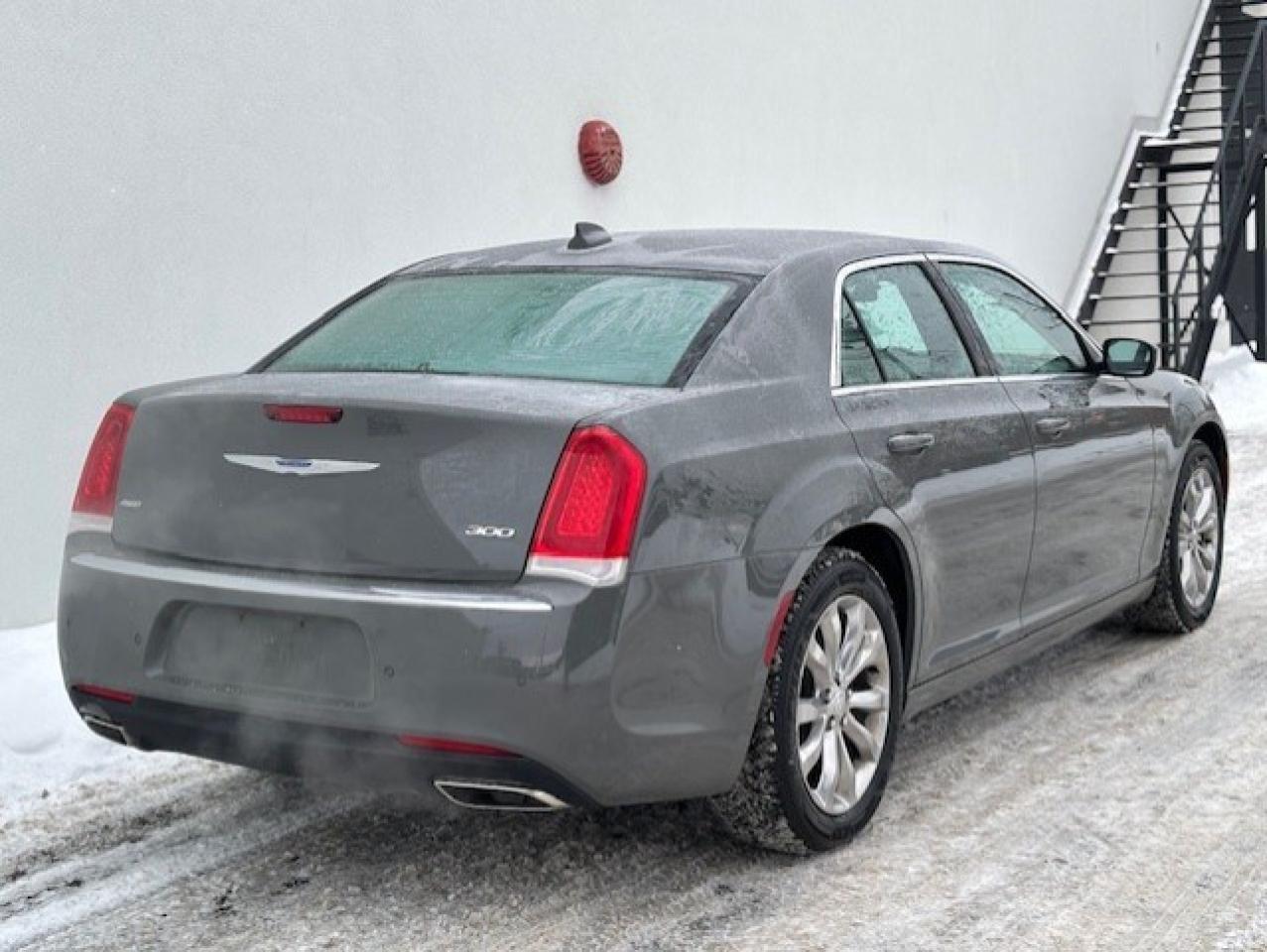 2018 Chrysler 300 TOURING AWD **LEATHER-CAMERA-HEATED SEATS-1 OWNER** Photo