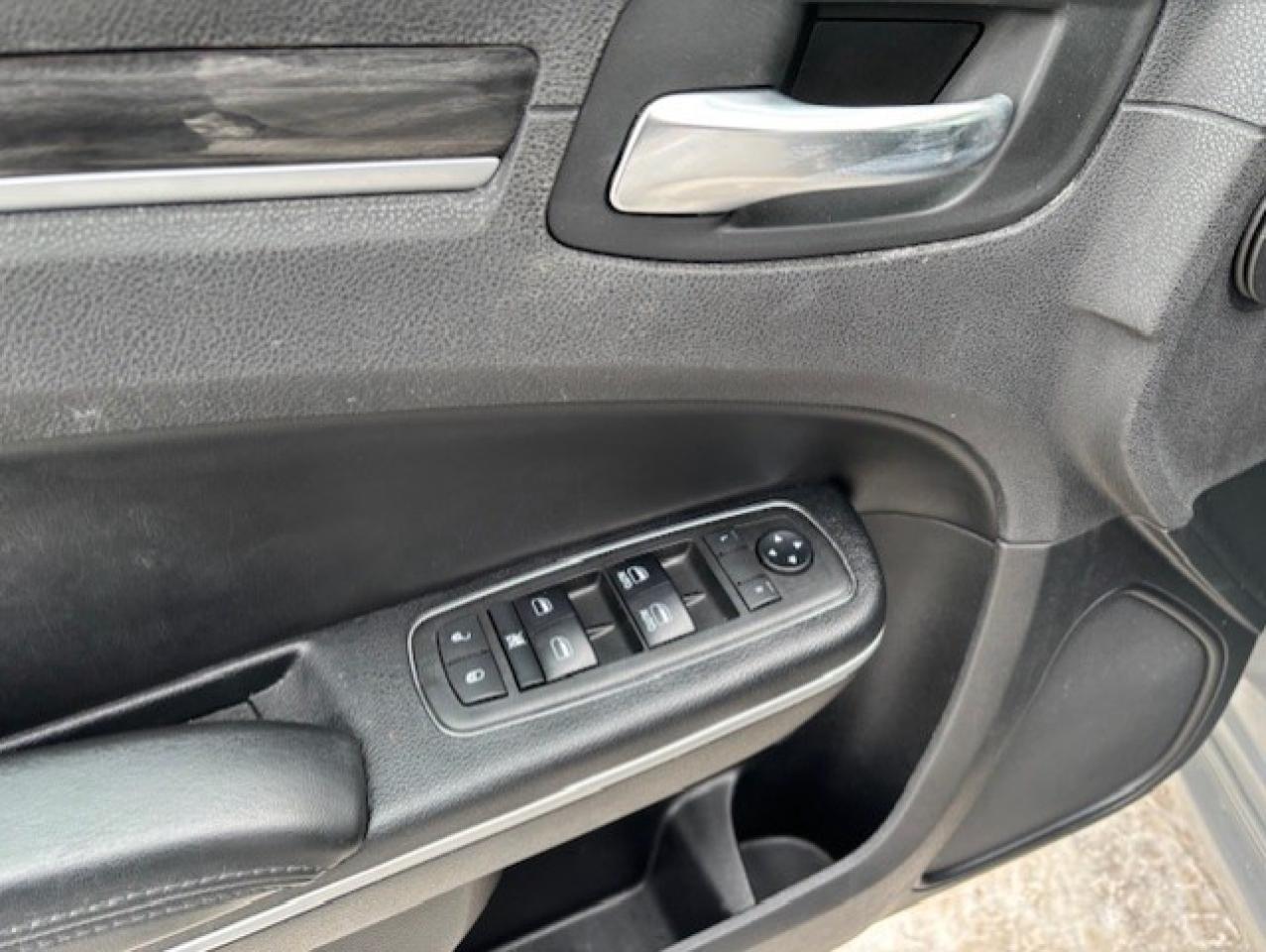 2018 Chrysler 300 TOURING AWD **LEATHER-CAMERA-HEATED SEATS-1 OWNER** Photo