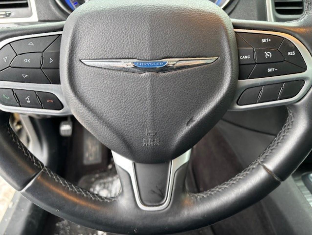2018 Chrysler 300 TOURING AWD **LEATHER-CAMERA-HEATED SEATS-1 OWNER** Photo
