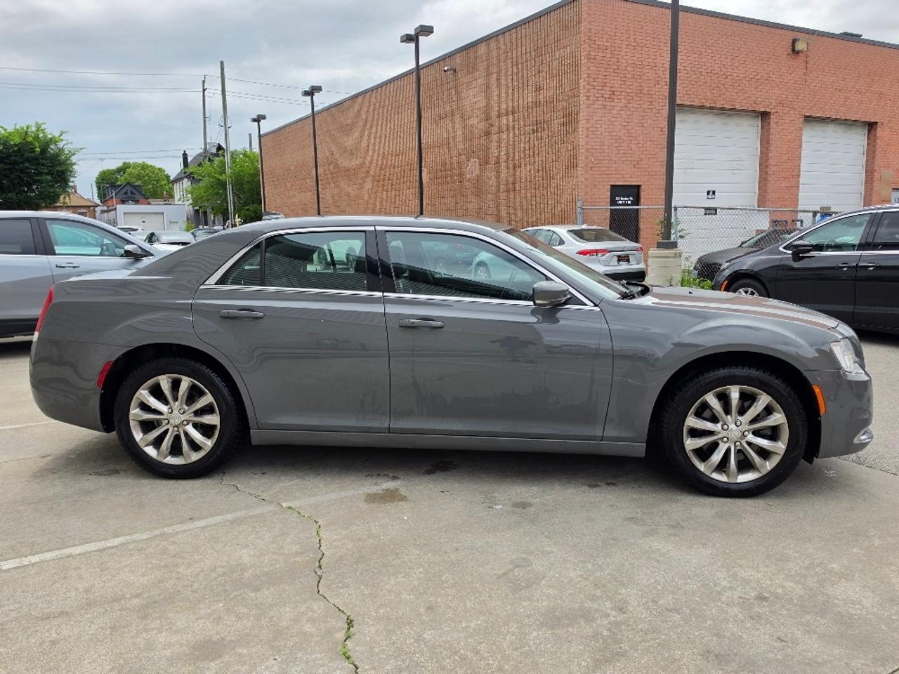 2018 Chrysler 300 TOURING AWD **LEATHER-CAMERA-HEATED SEATS-1 OWNER** Photo