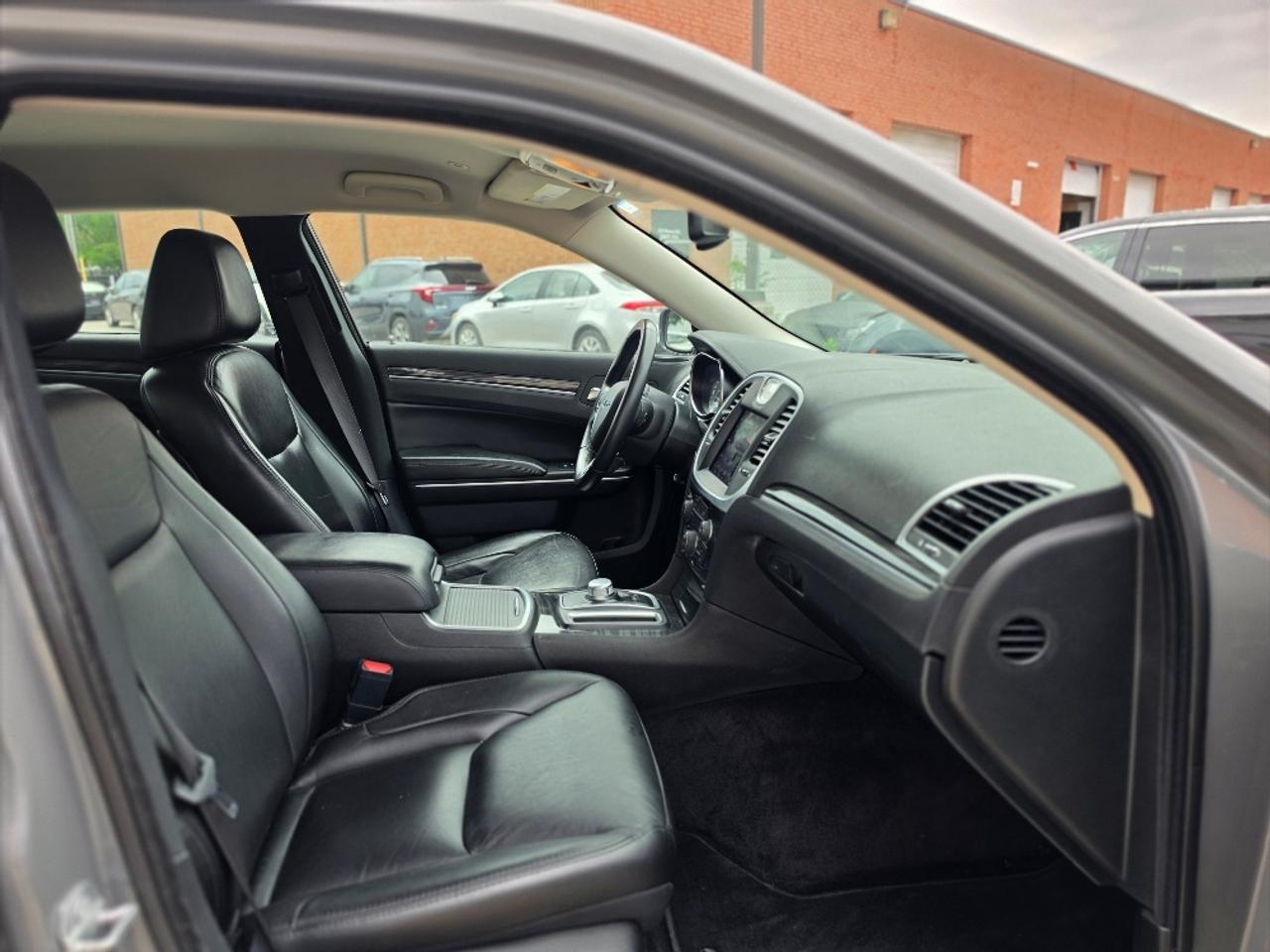 2018 Chrysler 300 TOURING AWD **LEATHER-CAMERA-HEATED SEATS-1 OWNER** Photo