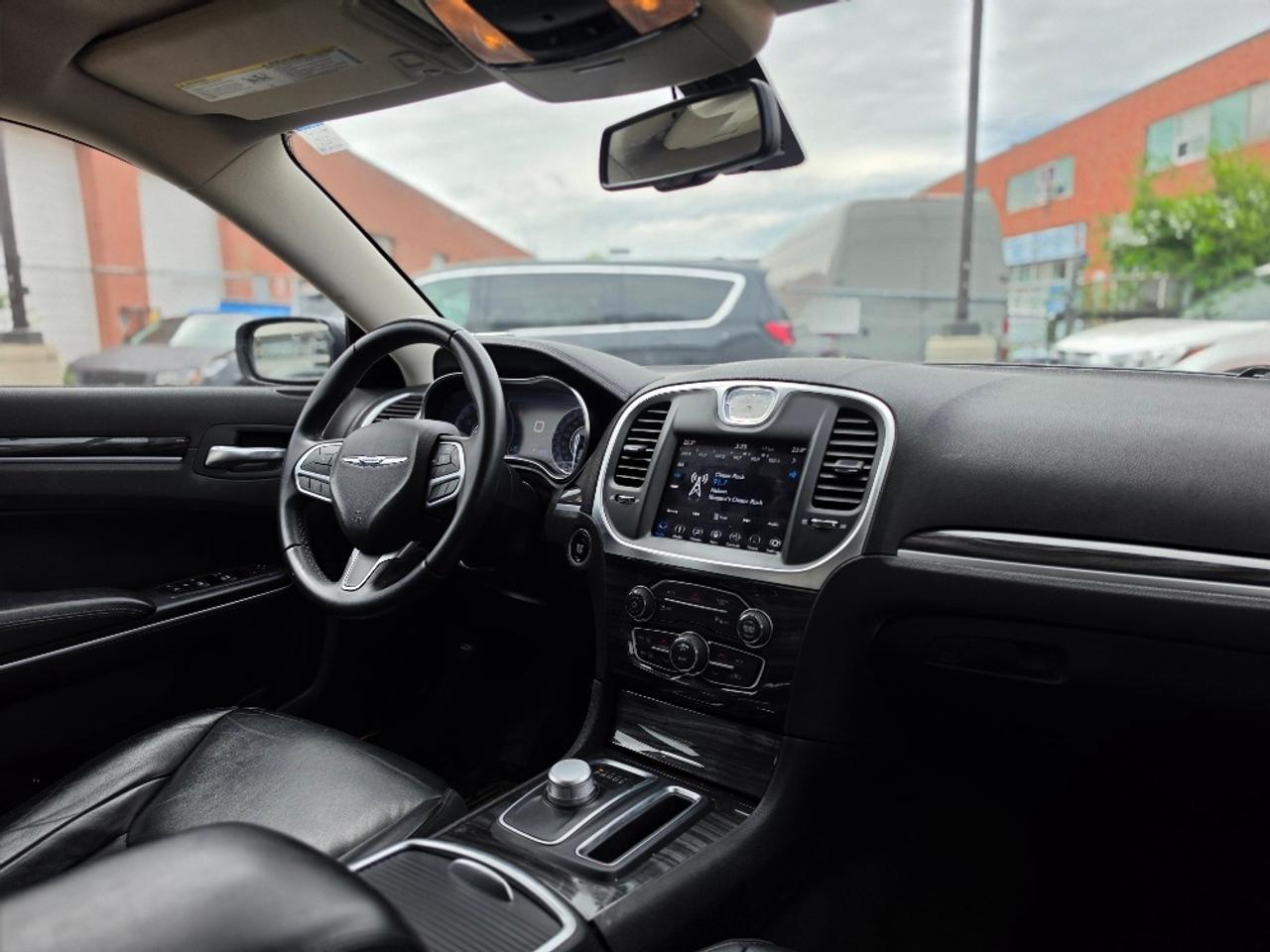 2018 Chrysler 300 TOURING AWD **LEATHER-CAMERA-HEATED SEATS-1 OWNER** Photo