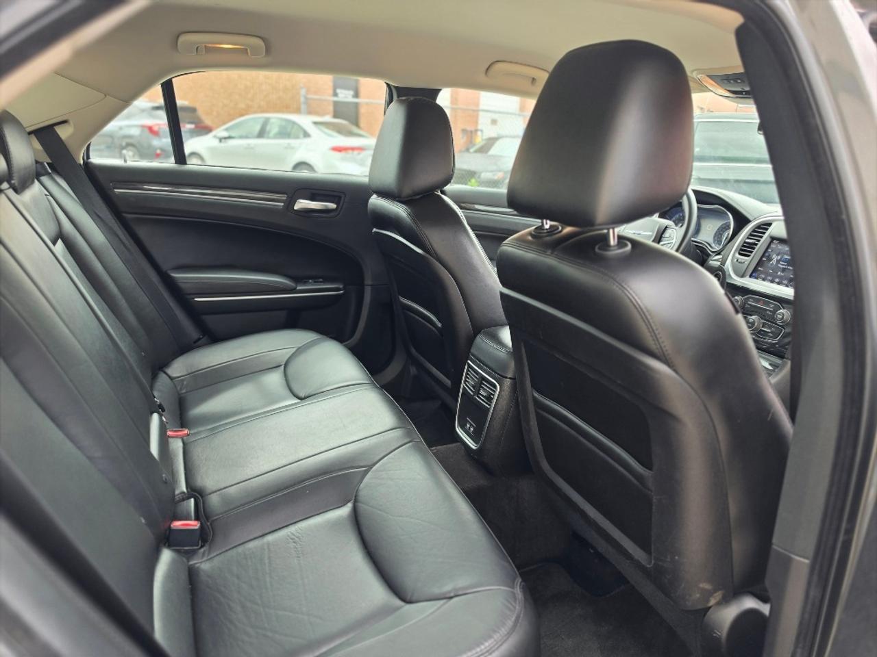 2018 Chrysler 300 TOURING AWD **LEATHER-CAMERA-HEATED SEATS-1 OWNER** Photo