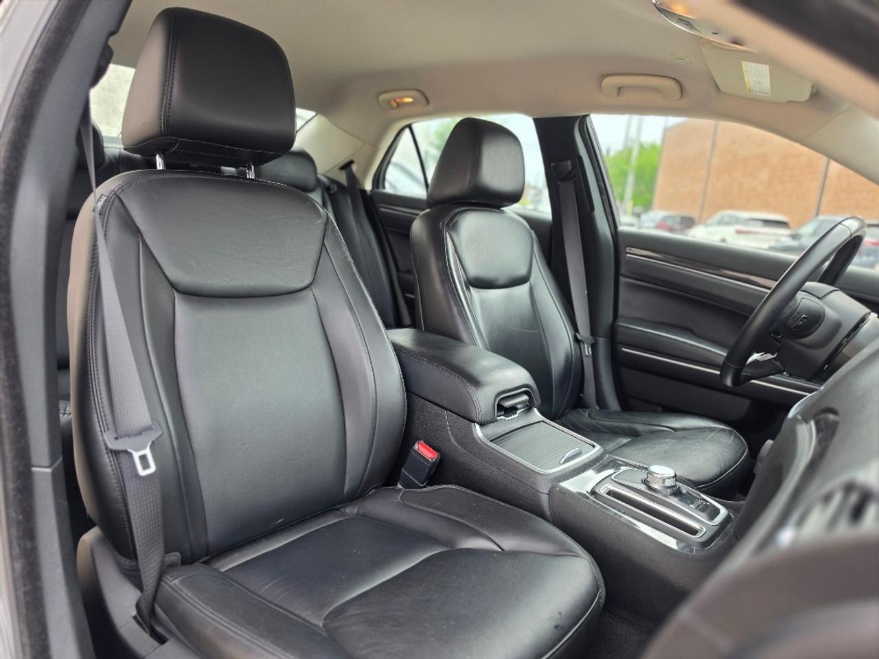 2018 Chrysler 300 TOURING AWD **LEATHER-CAMERA-HEATED SEATS-1 OWNER** Photo